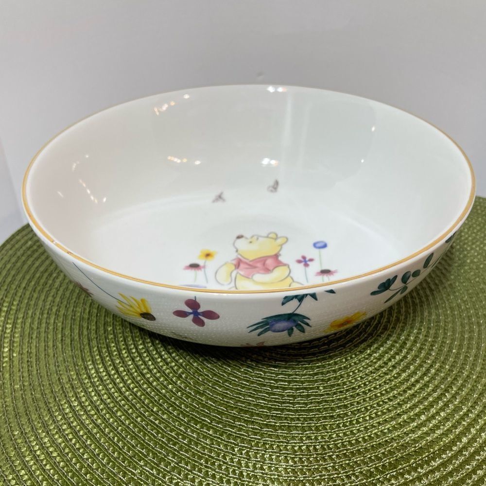 Disney Winnie the Pooh with Flowers Serving Bowl NWT